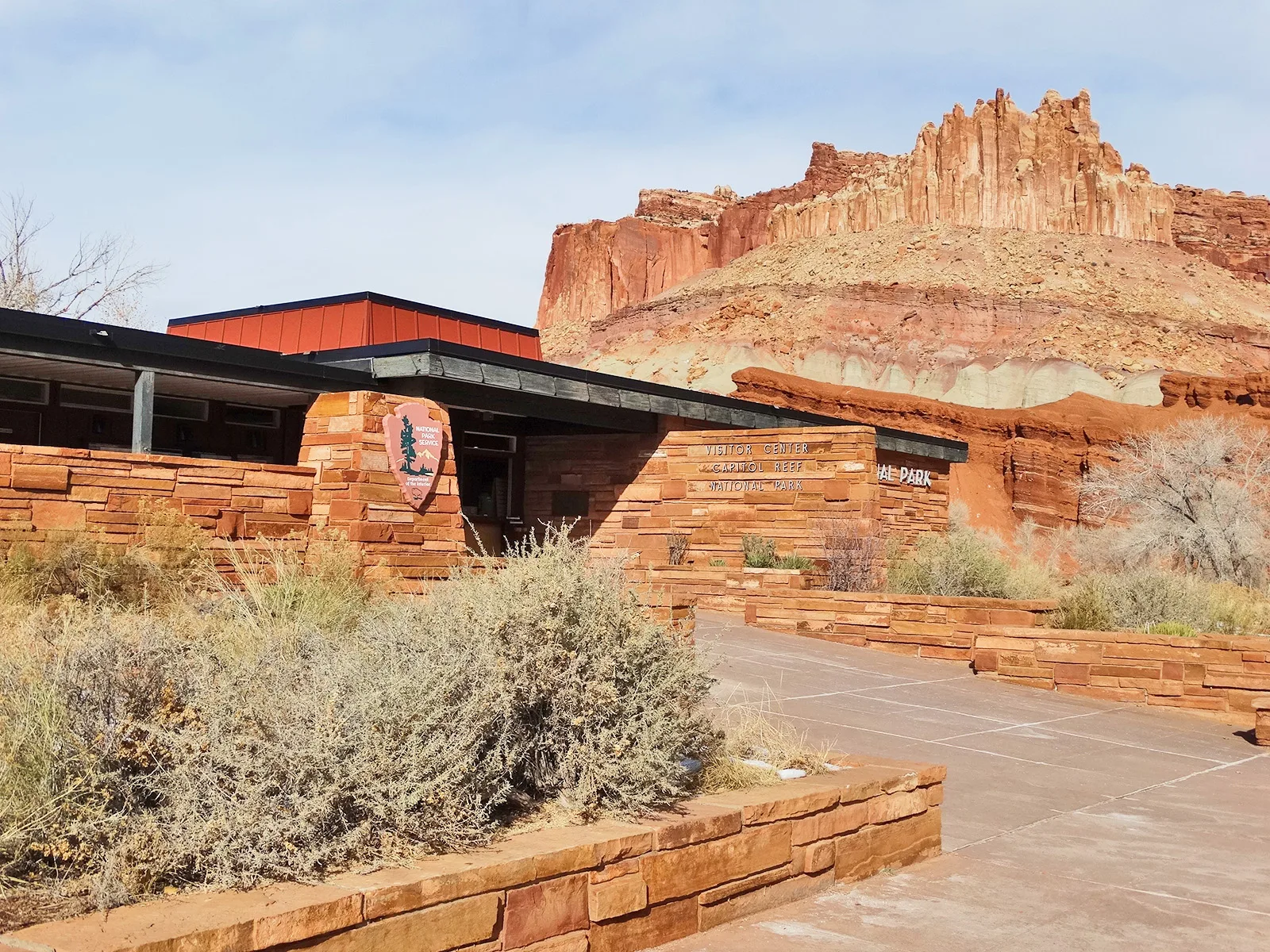 Hickman Bridge Trail through red rock canyon, Capitol Reef National Park
